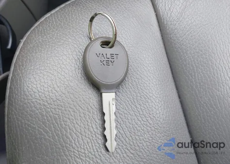 2001 Chrysler Town & Country Limited z USA, uszkodzony, nr VIN 2C8GP64L21R343383